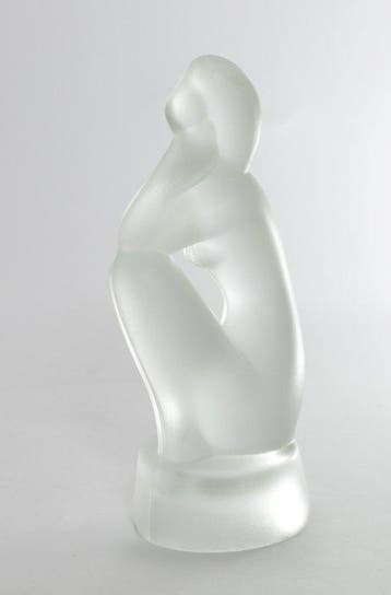 Jitka Forejtova - Statue, Zittende Vrouw - 15.5 cm - Verre