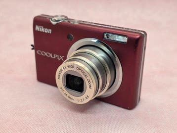 Nikon 12.0 MP Digitale Compactcamera - Bordeaux Rood - Met, Audio, Tv en Foto, Nieuw