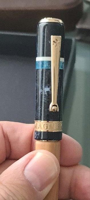 Delta - Stylo à bille, Collections