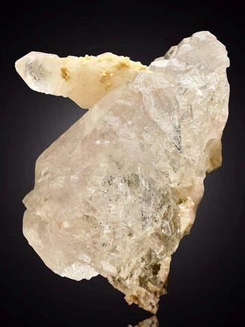 Agrégat de fluorite avec pointe de quartz Collection de
