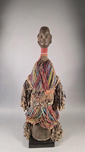 Groot standbeeld van hout en parels - Namji - Kameroen, Antiek en Kunst