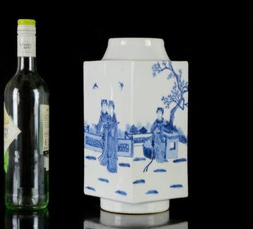 Een grote Chinese Ladies blauw-witte cong-vaas - Porselein