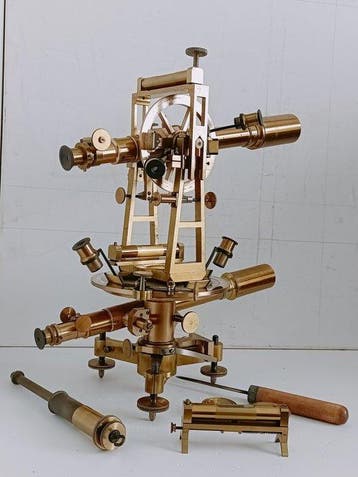 Théodolite - Antique Brass Geodetic Theodolite – c. 1890 -