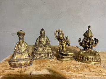 Vier Tibetaanse en Nepalese boeddhistische beelden –