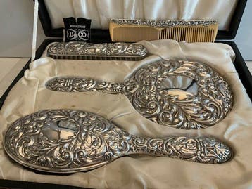 W . I . Broadway & Co - Ensemble coiffeuse (4) - En argent