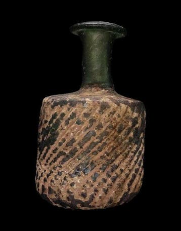 Laat-Romeins / Vroeg-Byzantijns - Gevormde glazen fles met