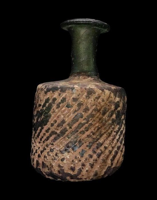 Laat-Romeins / Vroeg-Byzantijns - Gevormde glazen fles met, Verzamelen, Mineralen en Fossielen