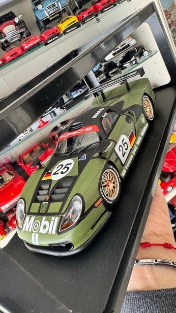 Werk83 1:18 - Modelauto - Porsche 911 GT1 #25 -