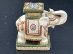 Plantentafel - Keramiek - Majestueuze olifant