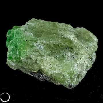 Cristal brut rare de tsavorite – vert naturel Grenat à