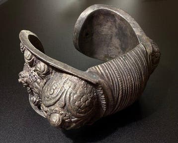 Médiéval Bracelet massif en argent, ornementation opulente