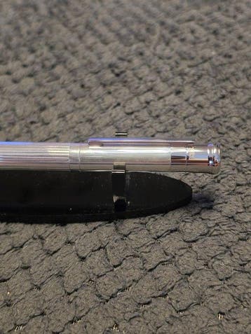 Otto Hutt - Design04 - Vulpen, Nieuw