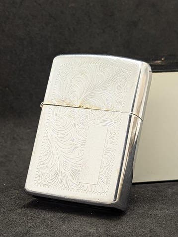 Zippo - Vintage Zippo - Venetian High Polish Chrome (August, Nieuw