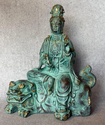 Guanyin zittend op leeuw 27.5 cm - Brons - China (Zonder