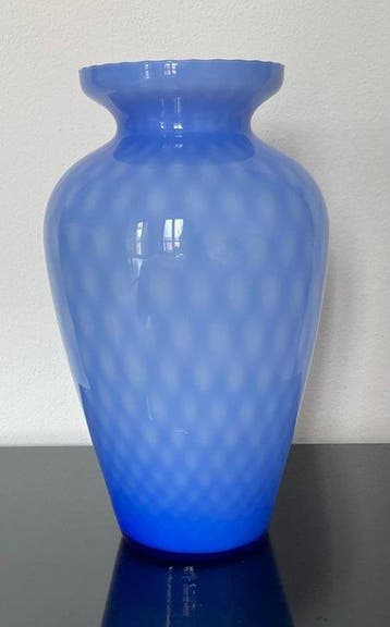 Vase - Verre - Moule optique bleu cobalt.