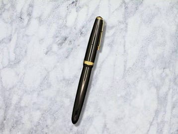 Parker - 65 Gloss Black & Gold Trim - 14K Gold Semi-Hooded, Nieuw