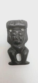 Menselijk nefriet-amulet dat een Dzi-kraal met 4 ogen