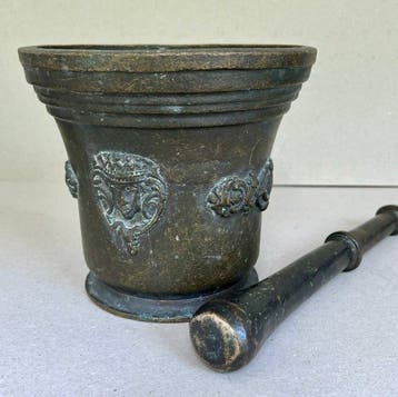 Instrument médical (2) - Bronze - Mortier antique en bronze.