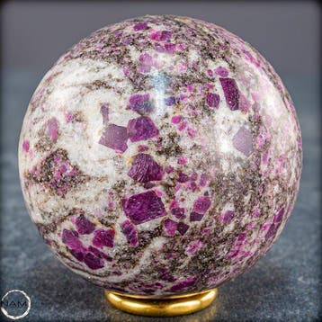 Cristaux de rubis naturels non traités Sphere, Myanmar-