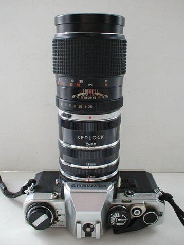 Olympus OM10 + Tokina 2,8/135mm + Kenlock Extension Tubes |, Audio, Tv en Foto, Fotocamera's Analoog, Nieuw