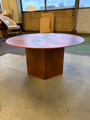 Gubi Epic Steel 80 Cm - Salontafel - Ongebruikt, Huis en Inrichting, Tafels | Salontafels, Verzenden, Zo goed als nieuw, Metaal