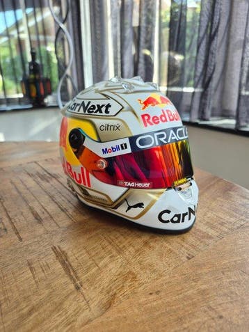 Red Bull Racing - Max Verstappen - 2022 - Scale 1/2 helmet, Collections