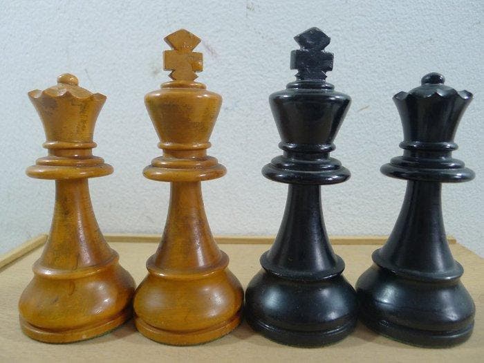 Exceptionnel XXL jeu déchecs LARDY Pondéré Plombé Feutré, Antiek en Kunst, Curiosa en Brocante