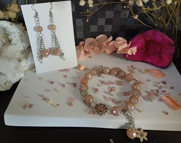 “Aura Moonstone” – Handgemaakt Aura Moonstone,