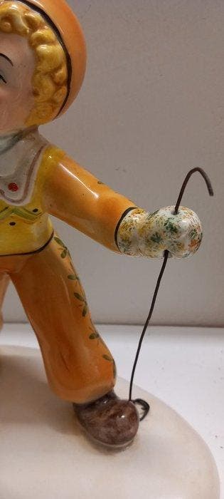 Tosin - Beeldje - Bambino con sci - Porselein, Glazuur,, Antiquités & Art