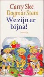 We zijn er bijna! 9789085196327 Carry Slee, Boeken, Verzenden, Gelezen, Carry Slee