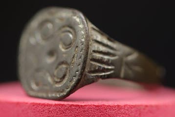 Middeleeuws (gotisch) - Bronzen abstract gedecoreerd ring -, Antiek en Kunst
