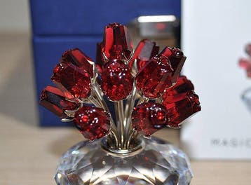 Swarovski - Gabriele Stamey - Figuur - Il vaso di rose rosse
