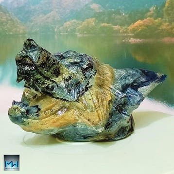 Prachtige wolfskop-sculptuur, gemaakt van sodalietkristal -