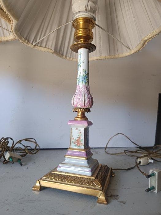 sculptuur, Coppia di lumi - 43 cm - Keramiek, Antiquités & Art, Curiosités & Brocante