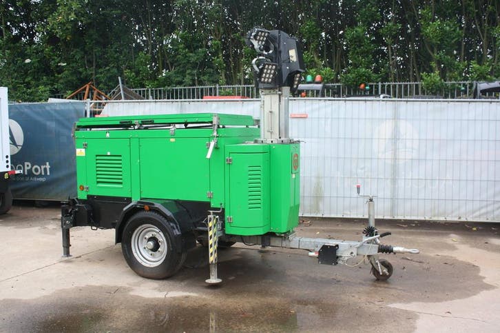 Veiling: Lichtmast Trime X-SOLAR Diesel 3.5kVA 8.5m 2020, Doe-het-zelf en Bouw, Bouwverlichting, Ophalen