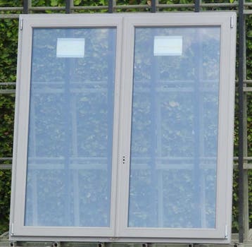 pvc raam , chassis 165 x 172 signaalgrijs met 3 dubbel glas, Ophalen of Verzenden, Raamkozijn