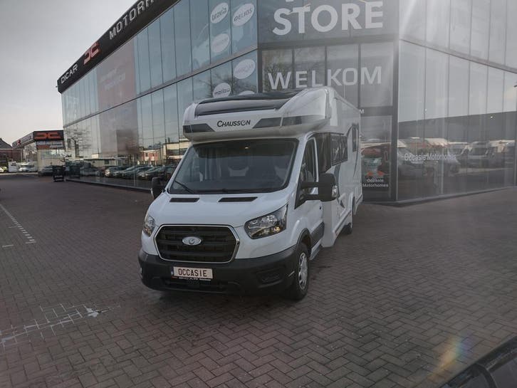 Chausson First Line 788 weinig km en hef- en queensbed 87828, Caravans en Kamperen, Mobilhomes, Cassettetoilet, Handgeschakeld