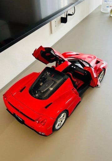 1:10 - Model sportwagen - Ferrari Enzo, Nieuw