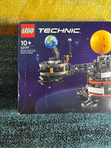 Lego Set - 42179 - Technic, Espace - Planet Earth and Moon, Nieuw