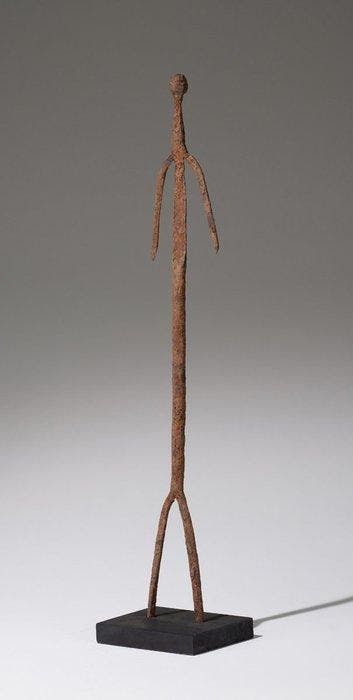 Een ijzeren sculptuur - MOBA - Togo (Zonder minimumprijs), Antiquités & Art, Art | Art non-occidental