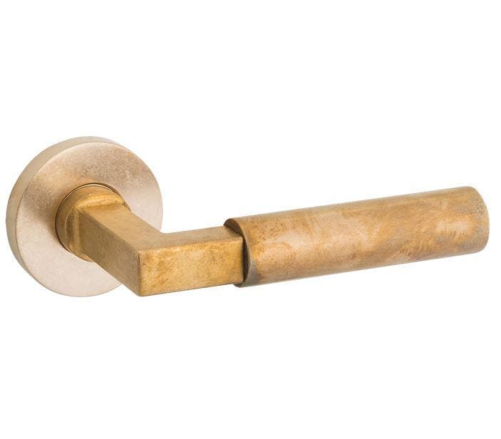 Deurklink op geveerd rozet Bauhaus/Vivo messing antiek, Doe-het-zelf en Bouw, Overige Doe-Het-Zelf en Bouw, Nieuw