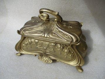 Boîte à bijoux - Coffret, boite métal doré Art Nouveau. 1900