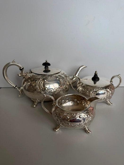 Sheffield - British Silversmith - Theepot (4) - Verzilverd -, Antiek en Kunst, Antiek | Meubels | Tafels