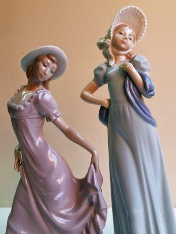 Nao by Lladró - Beeldje - NAO - Pareja de damas de porcelana
