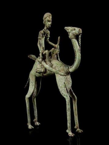 Figure en bronze dun cavalier sur un chameau - Dogon - Mali