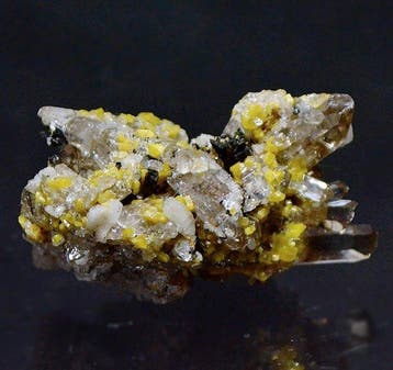 Zirkon en Aegirine Kristallen op matrix - Hoogte: 2.5 cm -