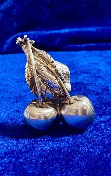 Marcello Giorgio - Beeldje - Cherry Ornament - 925 zilver
