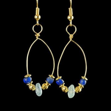 Oud-Romeins Earrings, met Romeins blauw glas en
