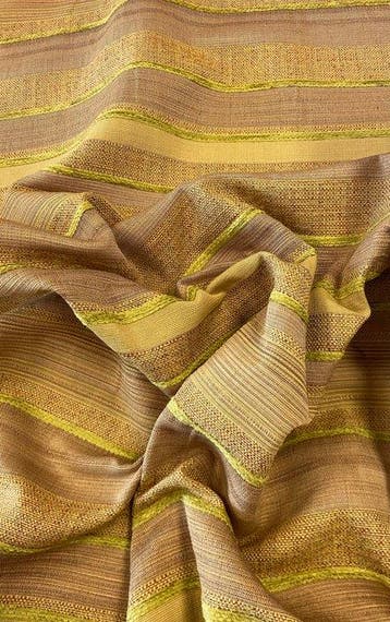 Decoratief geweven weefsel met horizontale strepen in groen