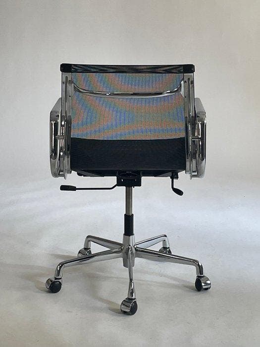 ICF - Charles & Ray Eames - Chaise - EA117 - Aluminium, Antiquités & Art, Antiquités | Meubles | Chaises & Canapés
